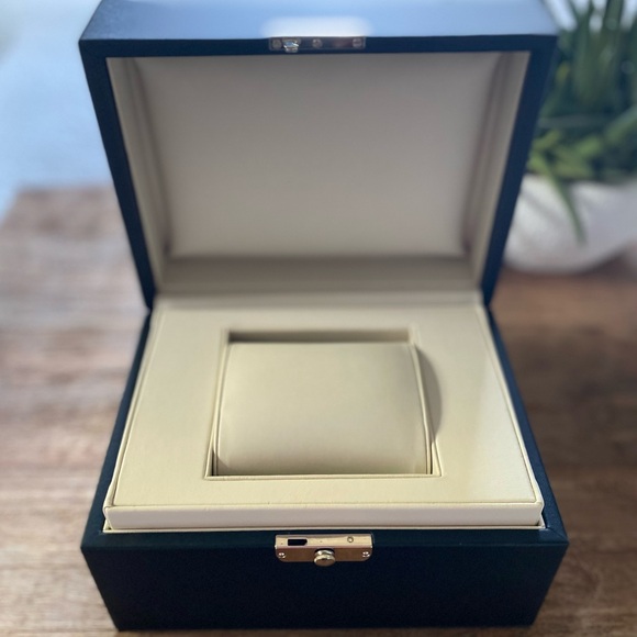 TIFFANY & CO. Black Leather Watch Jewelry Box - Picture 2 of 9